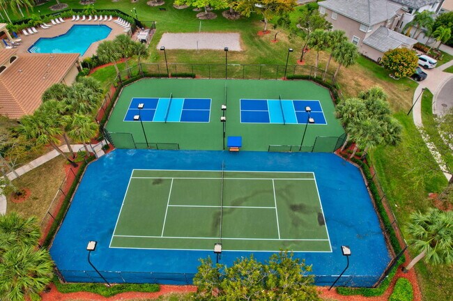 Building Photo - 3943 Westchester Way