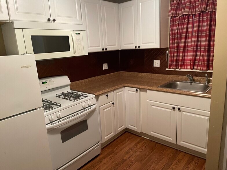 Building Photo - 924 Fox Chase Rd