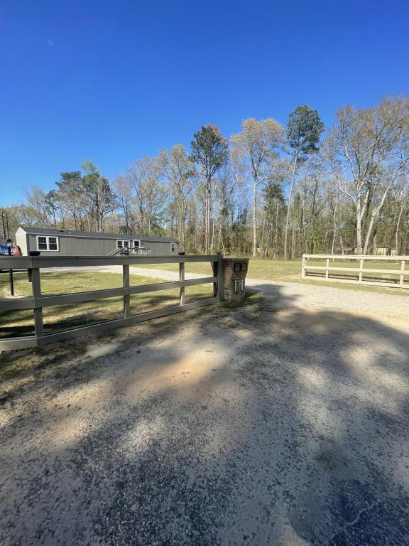 Building Photo - 931 Ravenwood Dr