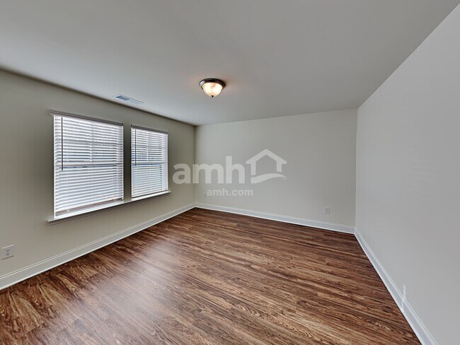 Building Photo - 320 Bourne St