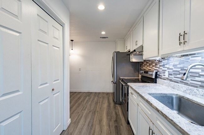 Building Photo - 1308 Church St