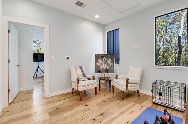 Building Photo - 2709 E 14th St