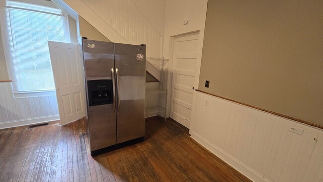 Building Photo - Short Term Lease at $1200/month- Pre-Leasing for Fall at $1900/month [Olympia]