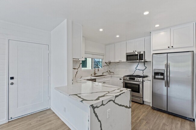 Interior Photo - 4th Ave