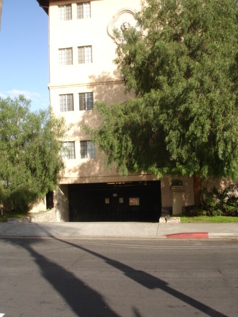 Building Photo - 1460 N Mansfield Ave