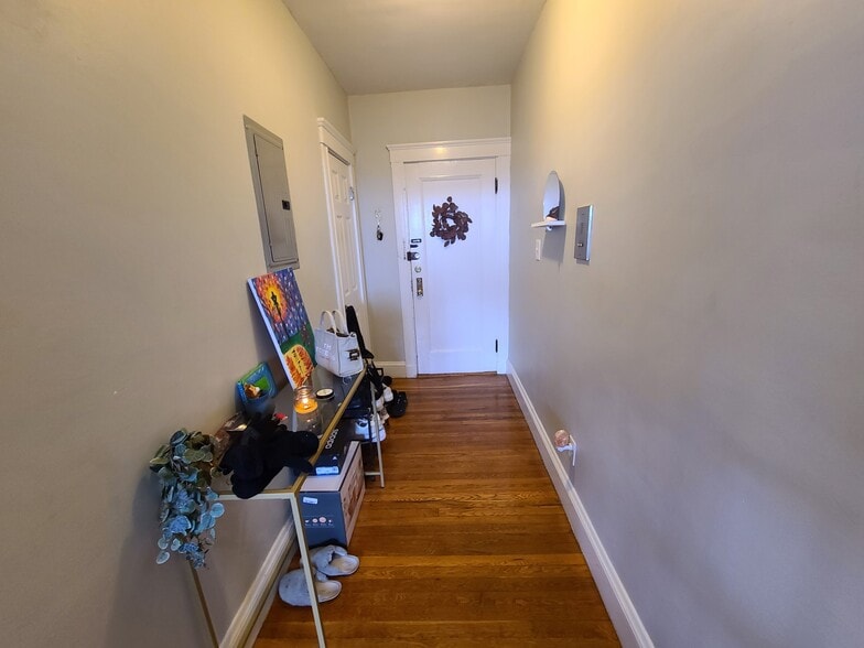 Building Photo - 2035 Commonwealth Ave