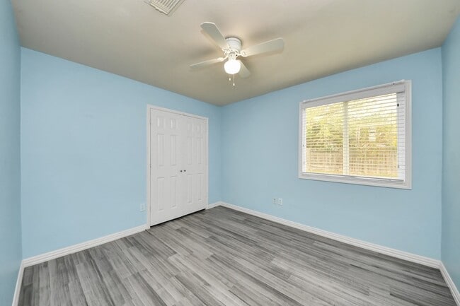 Building Photo - 20919 New Leaf Ct