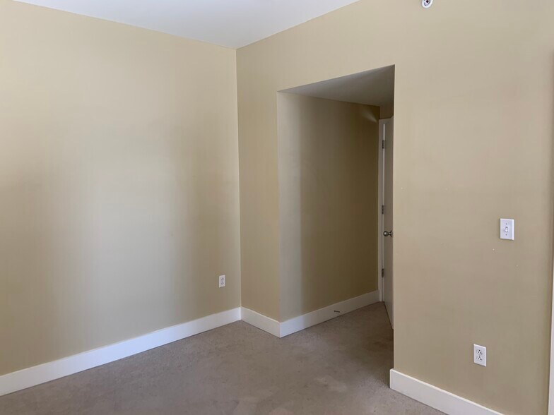 Building Photo - 314 N Broadway