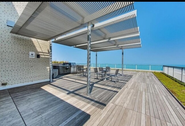 Building Photo - 3900 N Lake Shore Dr