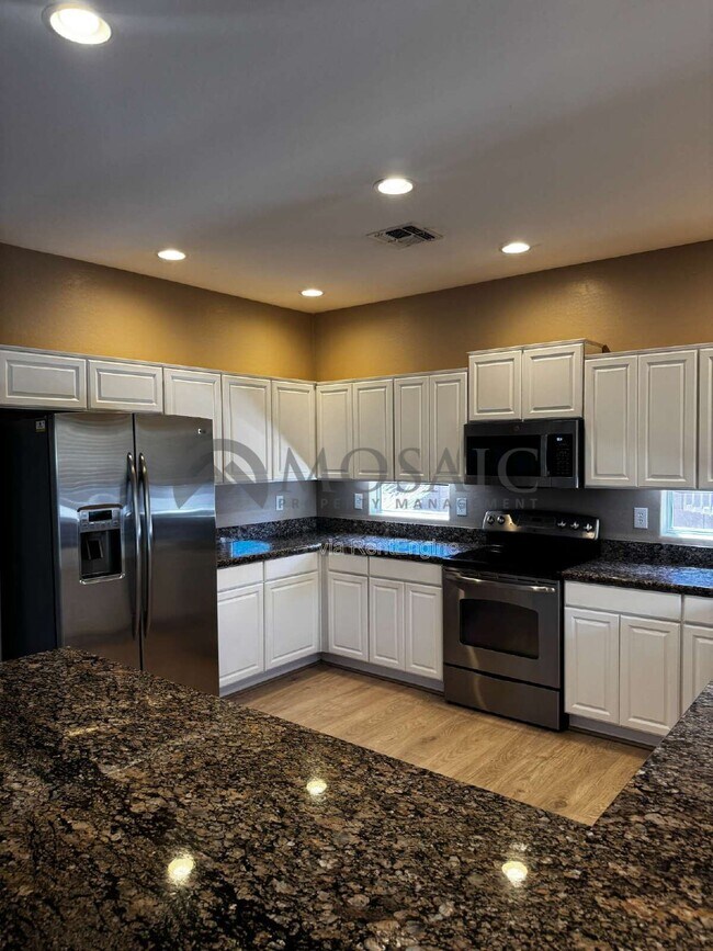 Building Photo - 3356 E Mayberry Ave