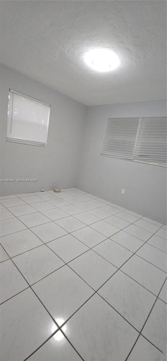 Building Photo - 502 N 70th Way