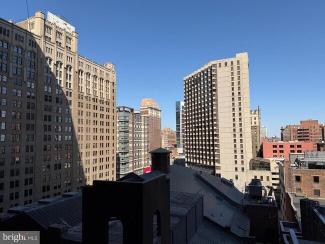 Building Photo - 1420 Locust St
