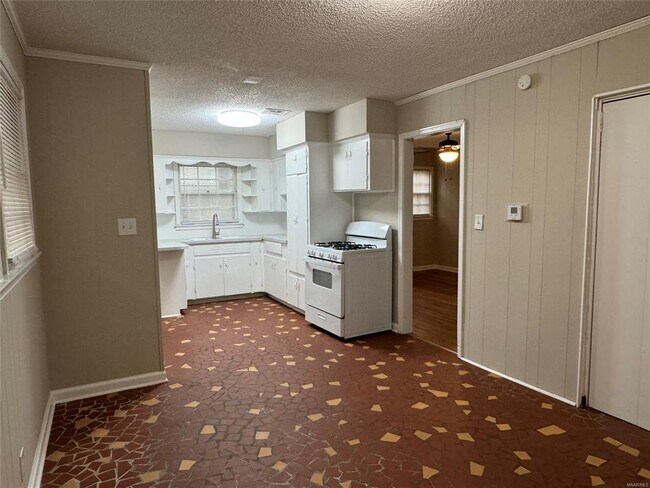 Building Photo - 1106 Lombard Dr