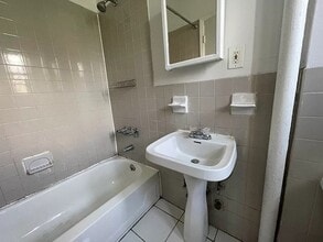 Building Photo - 1 Bedroom 1 Bathroom Apartment