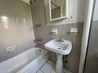 Building Photo - 1 Bedroom 1 Bathroom Apartment