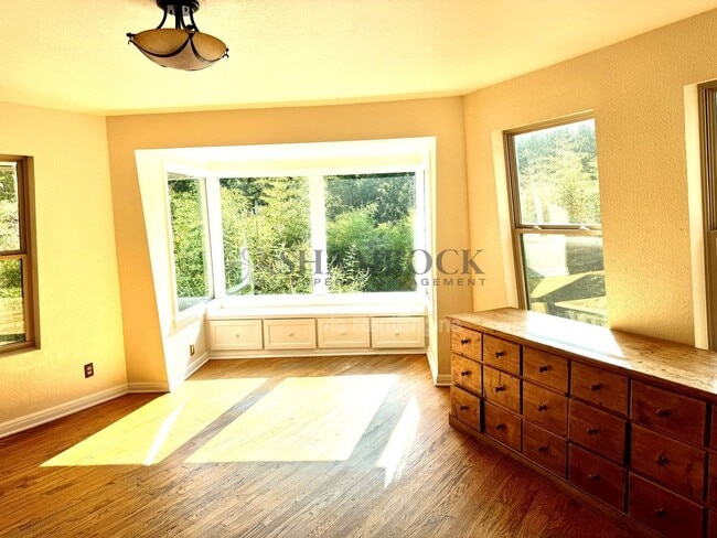 Building Photo - 2400 Lindsey Hollow Rd