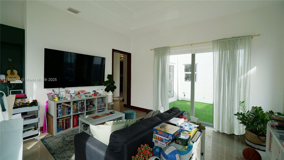 Building Photo - 7031 NW 113th Ct