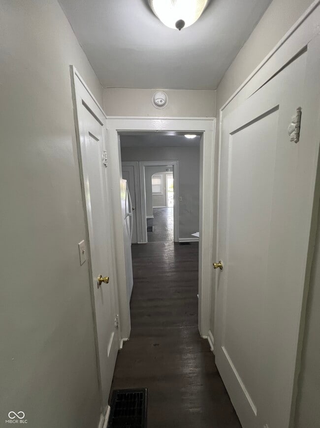 Building Photo - 854 N Bradley Ave