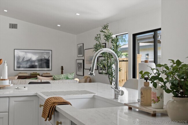 Building Photo - 2515 Bedford Mews Dr