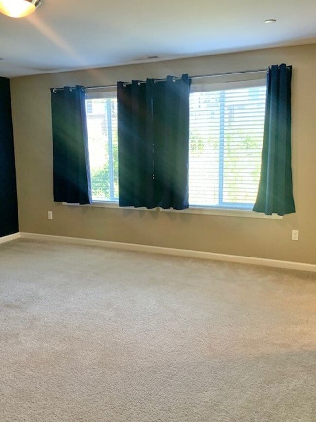 Building Photo - 3 Bedroom Home in Freestone at Bayside