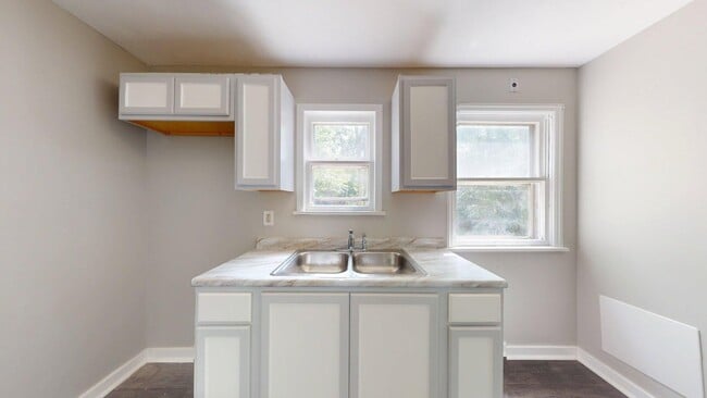 Building Photo - W.130th-Bellaire neighborhood, updated 3 b...