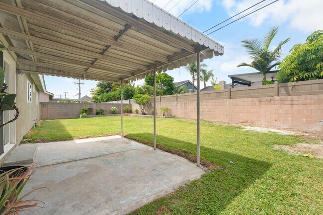Building Photo - 17551 Misty Ln