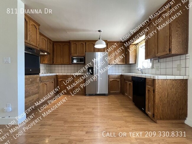 Building Photo - 811 Dianna Dr