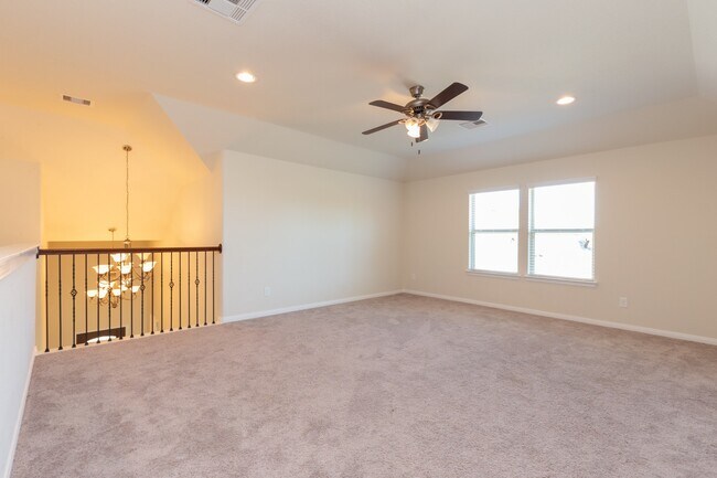 Building Photo - 10 Log House Ct