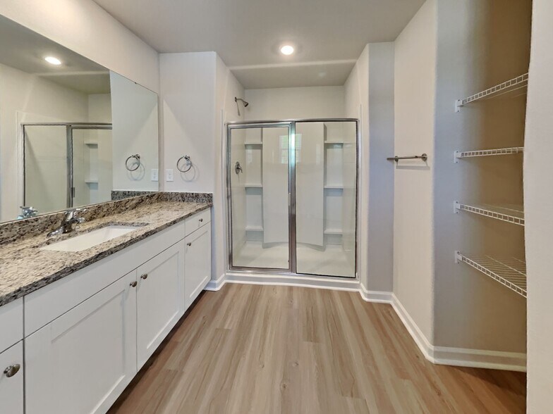 Building Photo - 279 Royal Mdw Dr