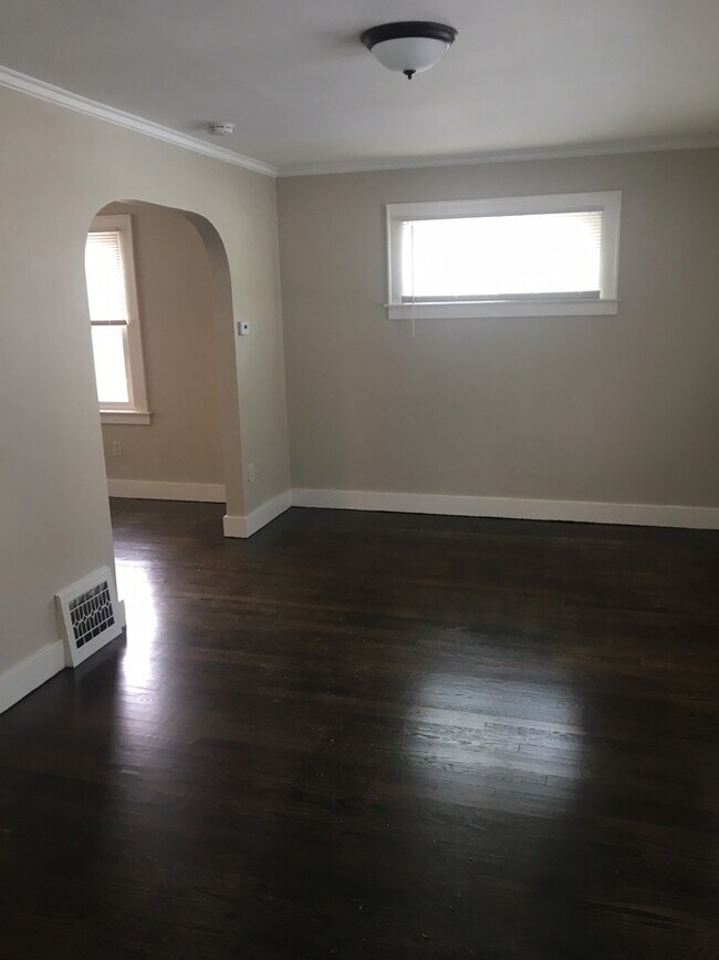 Building Photo - 335 Willumae Dr
