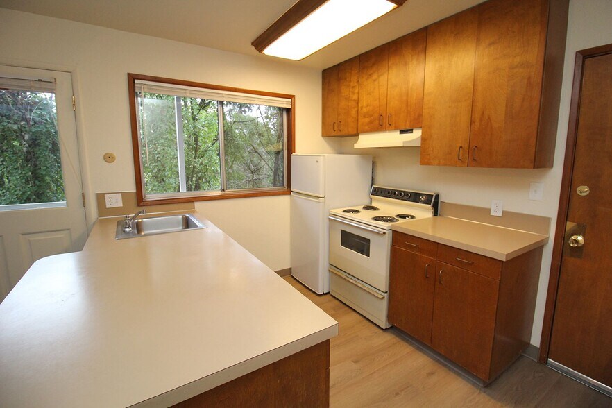 Building Photo - 1001 SW Woods St