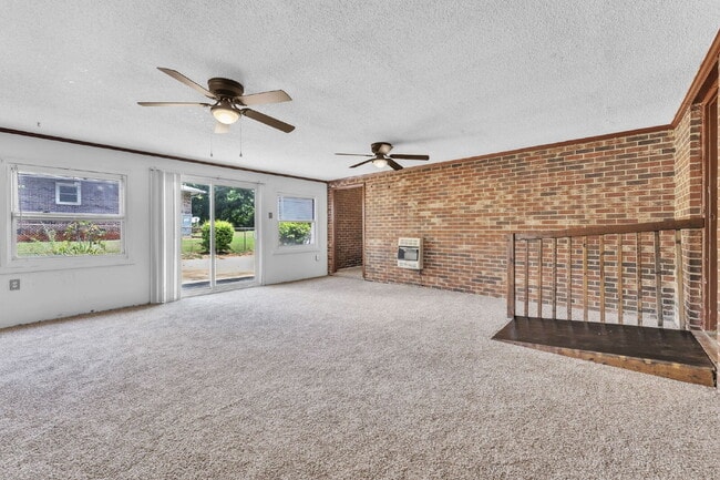 Building Photo - Charming 3-Bed, 2-Bath Haven in Anderson w...