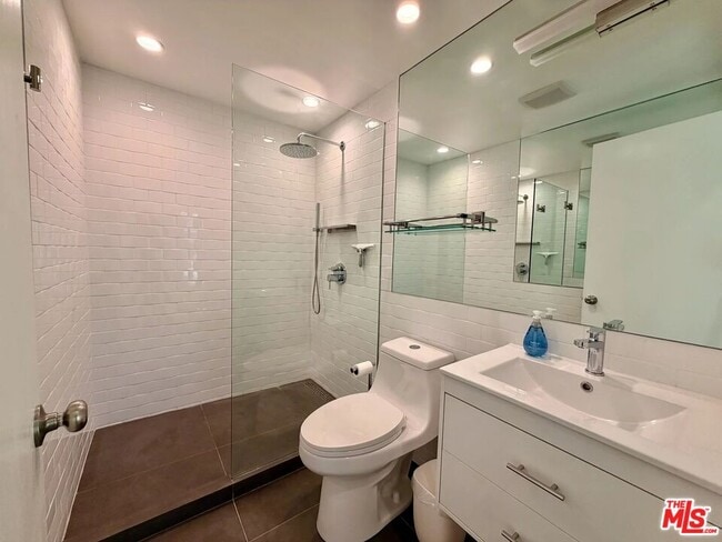 Building Photo - 5805 W 8th St