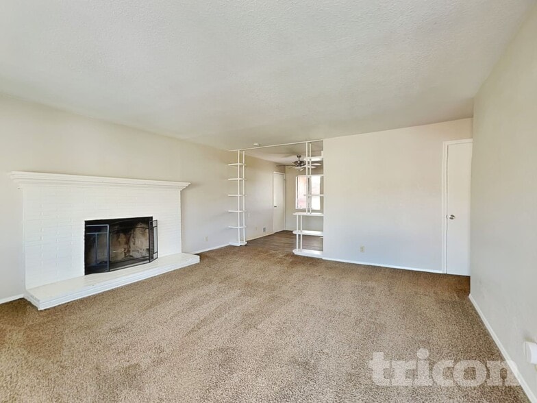 Building Photo - 1370 University Terrace