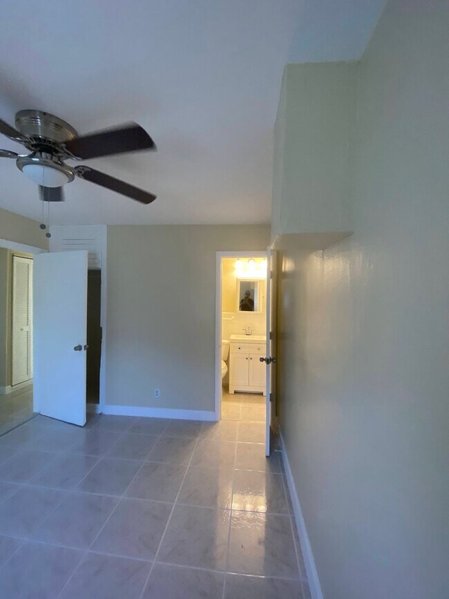 Building Photo - Beautiful 3-bedroom home located in Delray...