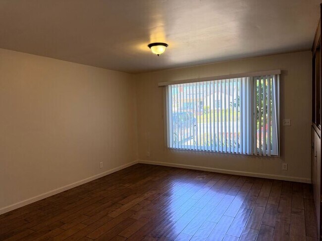Building Photo - 3 Bed and 3 Bath Home Located Off of Forest Ave