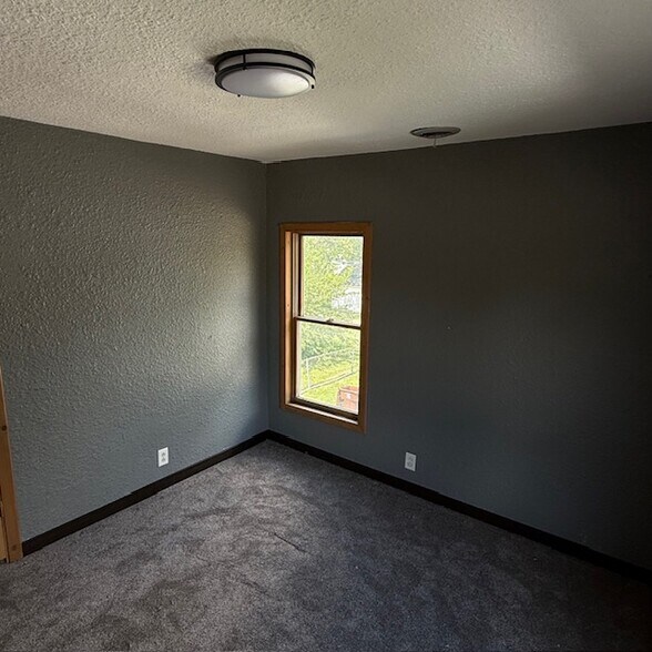 Bedroom - 1304 Blackhawk Blvd