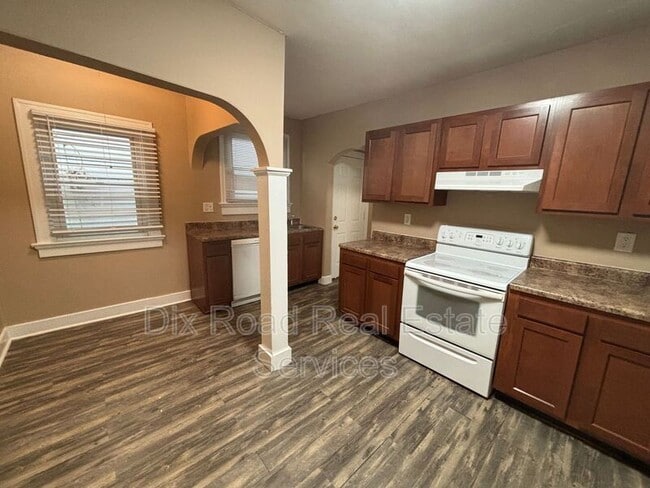 Building Photo - 916 Linden Ave