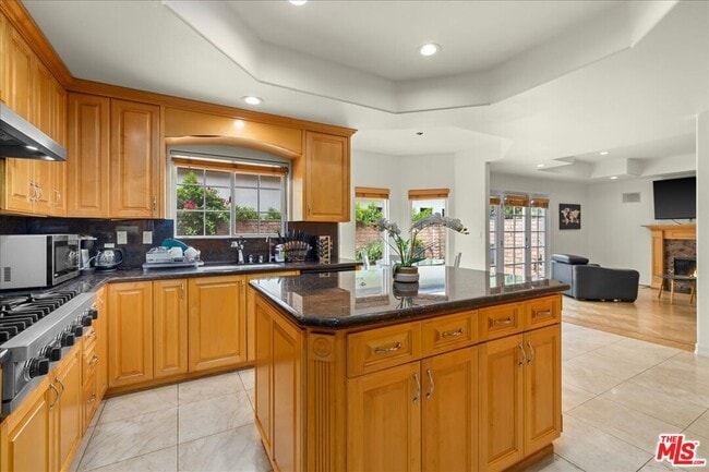 Building Photo - 5029 Lemona Ave