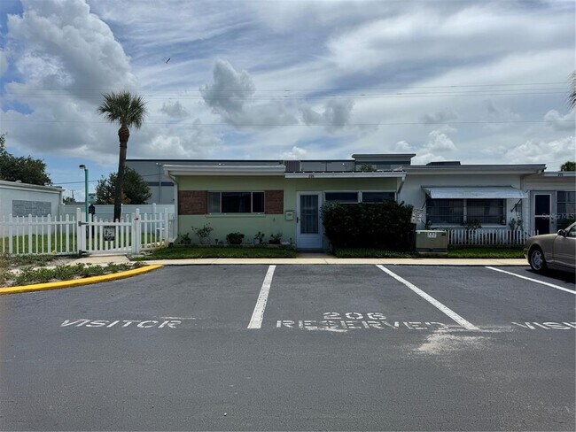 Primary Photo - 250 Rosery Rd NW