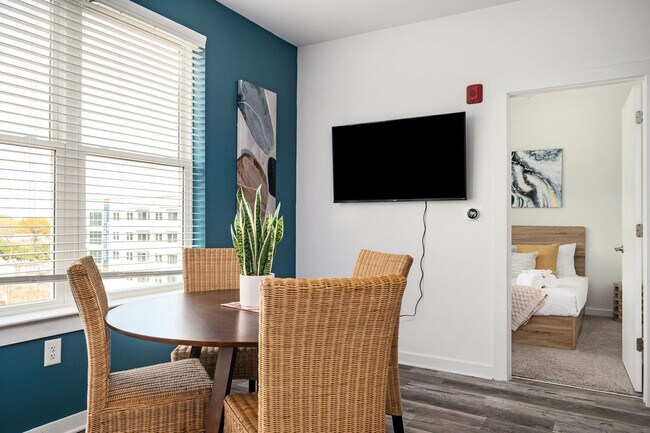 Building Photo - 542 Boulevard NE