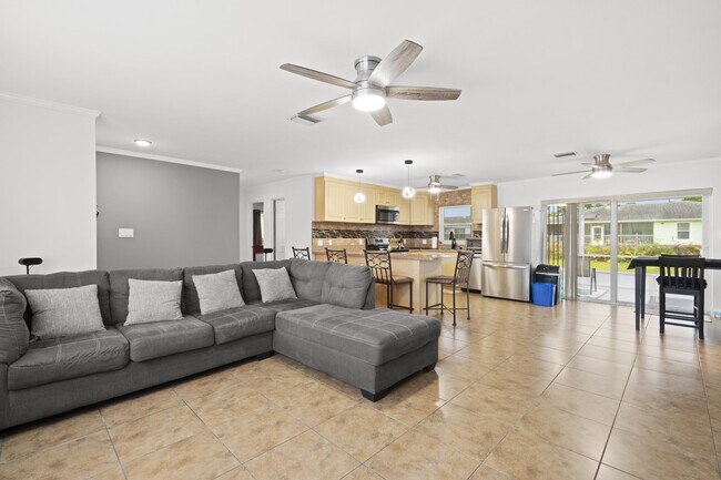 Building Photo - 1672 SW Angelico Ln