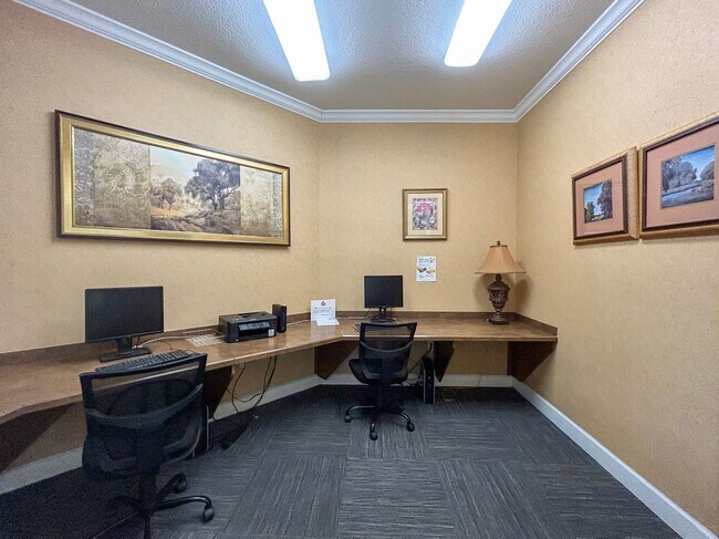 Building Photo - Beautiful 2/2.5 in Magnolia Place