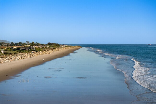 Building Photo - 867 Sand Point Rd