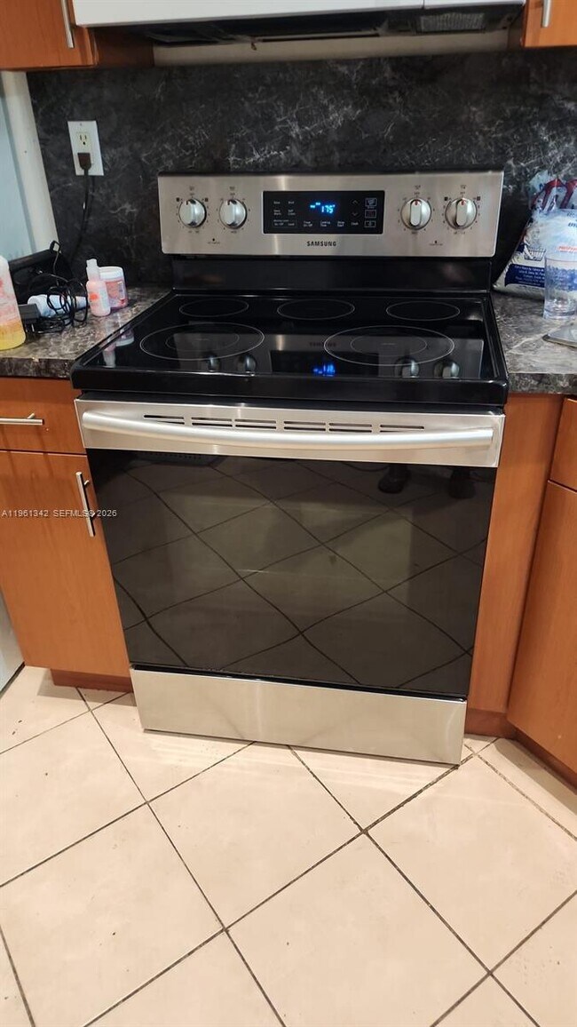 Building Photo - 21343 NE 8th Ct