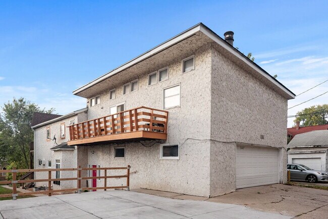 Building Photo - 2407 Buchanan St NE