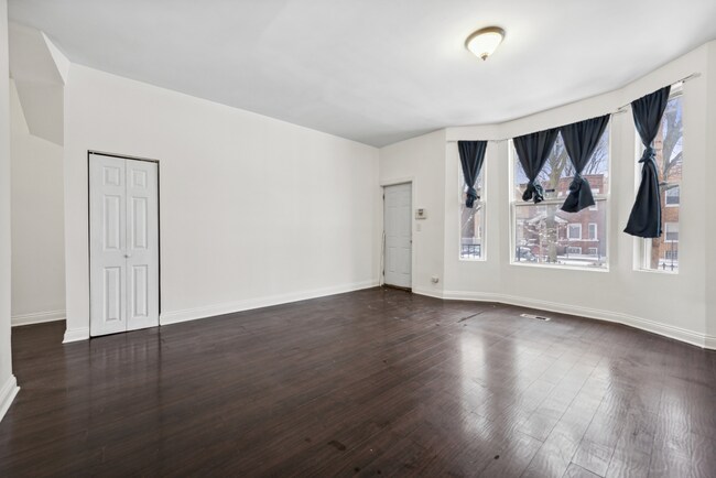 Building Photo - 6346 S Saint Lawrence Ave