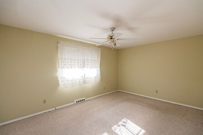 Building Photo - Beautiful 4 Bedroom 3 Bathroom South County Home