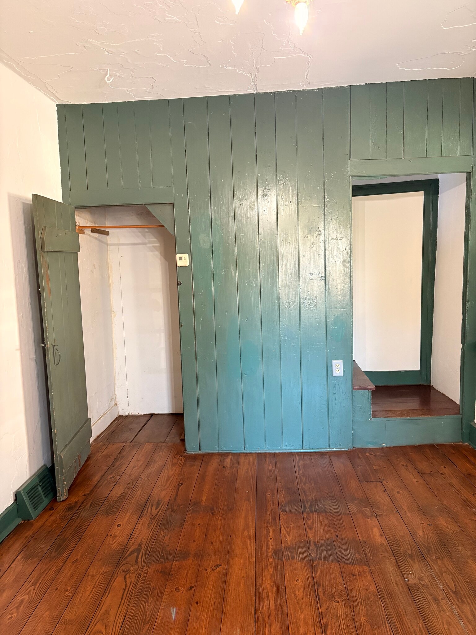 Closet other side of middle room - 3380 Coventryville Rd