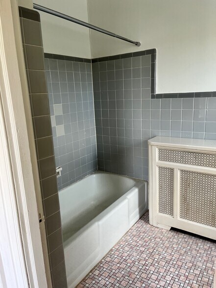 Building Photo - 4515 Comly St